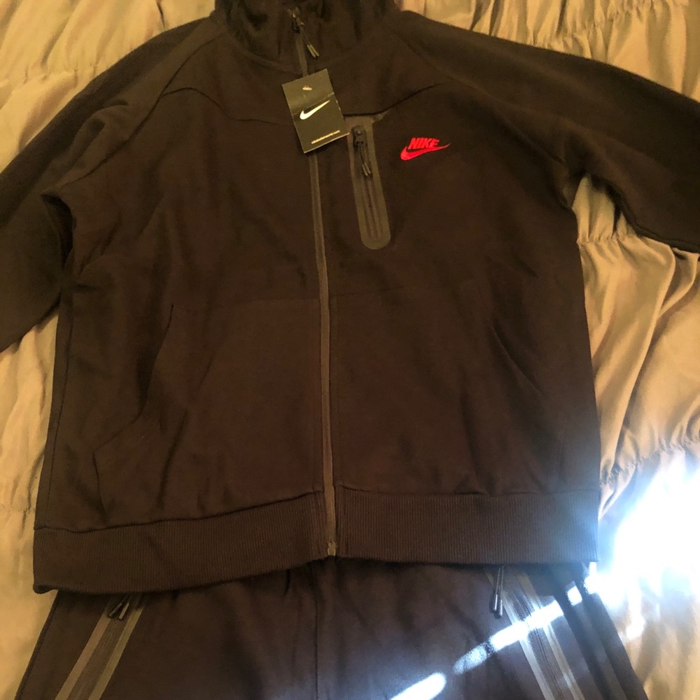 Black sweatsuit size Medium never worn (brand new)